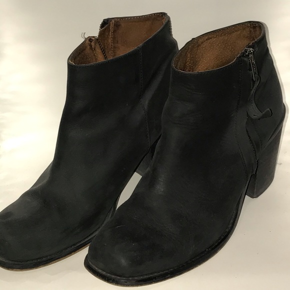 OFFICE LONDON // Ankle Boots - Picture 2 of 3